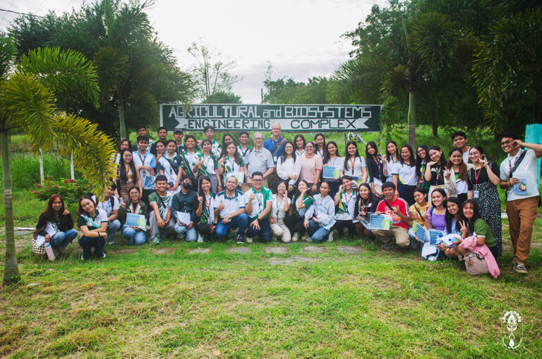 group of farmers in the Philipines